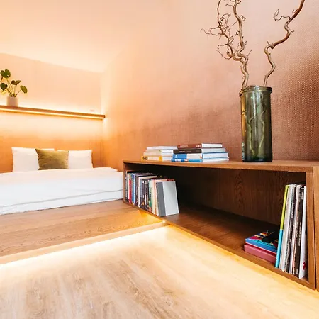 Cozy Skylit Studio In Centre Prag