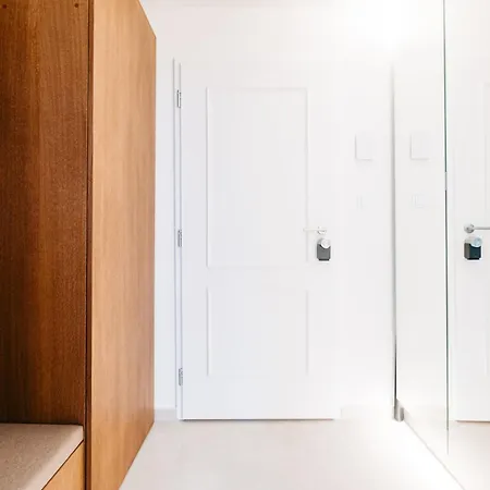 Cozy Skylit Studio In Centre