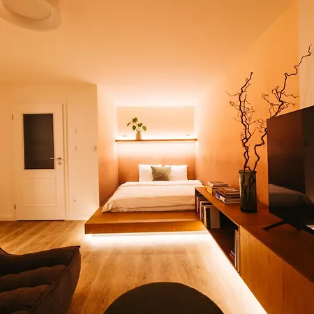 Apartment Cozy Skylit Studio In Centre Prag