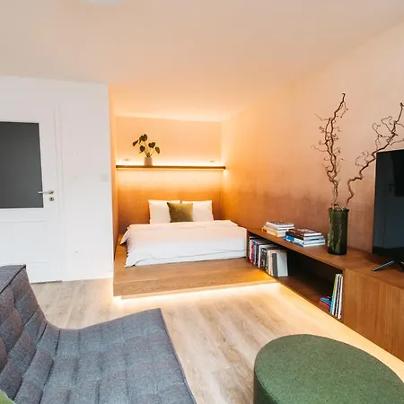 Apartment Cozy Skylit Studio In Centre *