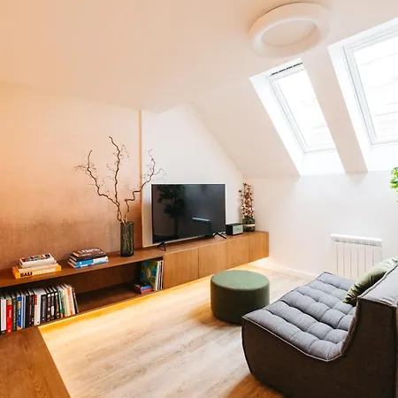 Cozy Skylit Studio In Centre
